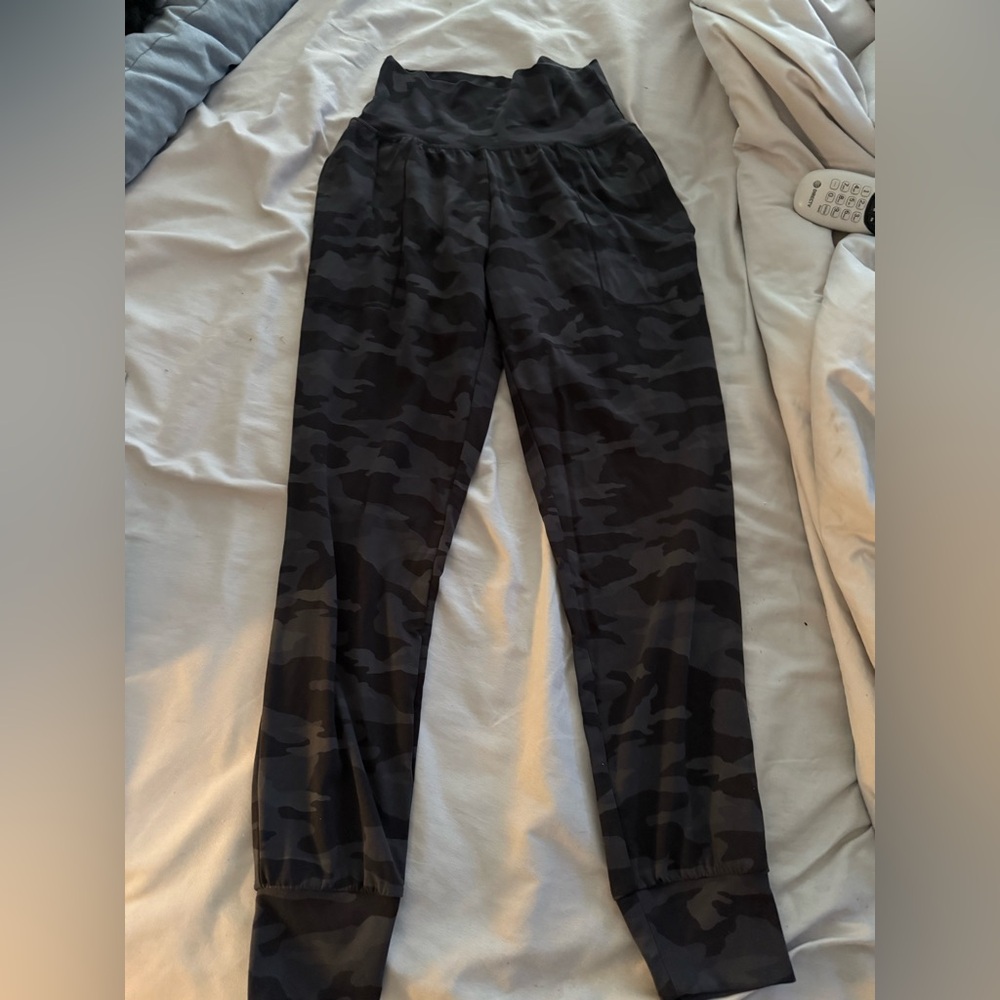 Athleta women's Black and Gray Camouflage Joggers